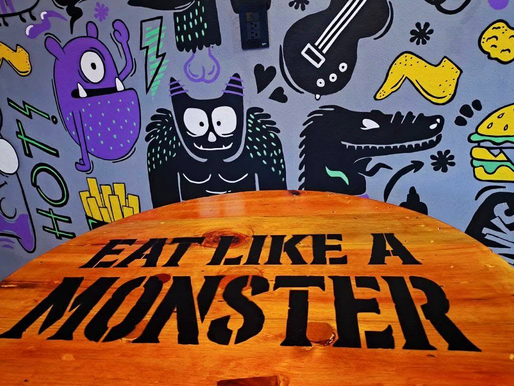 Mesa Monster con juegos